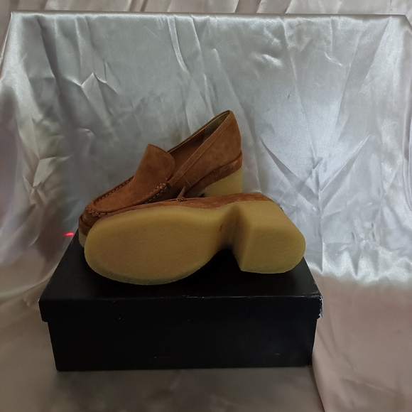 Shoes - Picture 4 of 5